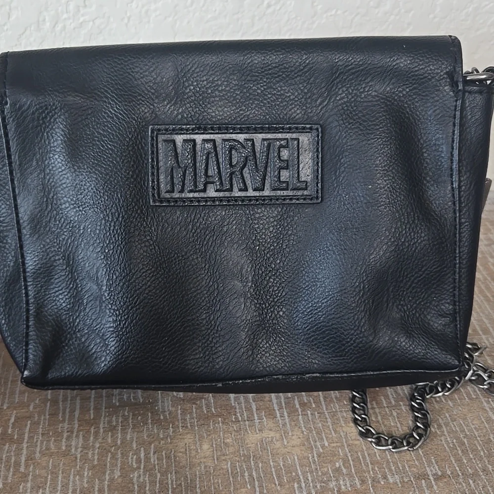 Loungefly Vintage Marvel Black Cassette Tape Crossbody Bag - Picture 2 of 9